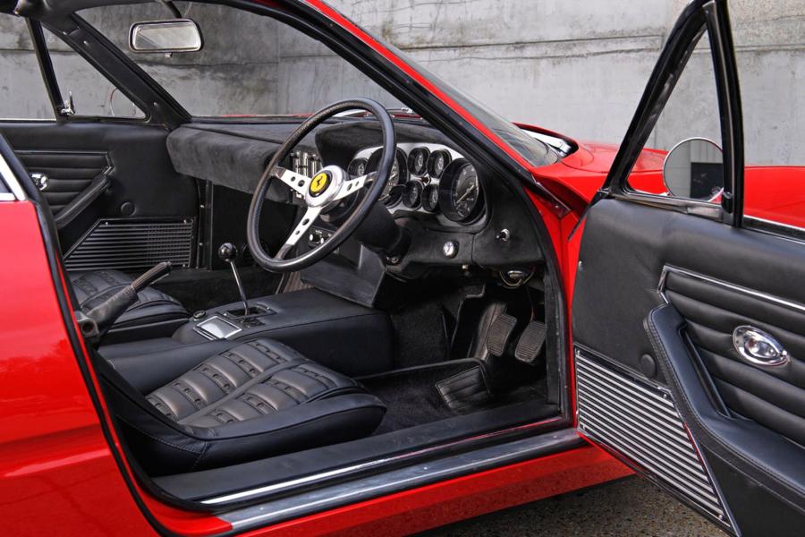 Интерьер Ferrari 365 GTB/4 Daytona Elton John Car 1972 года  (фото 6 из 15)